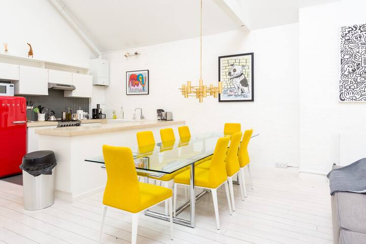 Lush Clean Bright Quiet Artsy 1250sf Penthouse gallery image 4