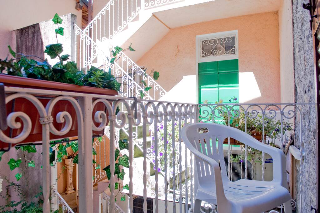 balcony