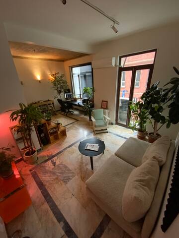 central, well-designed apartment with 2 bedrooms gallery image 3