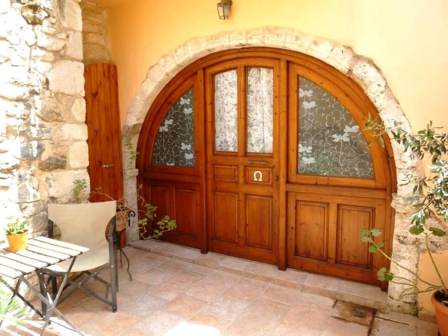 Big old arch into the apartment.