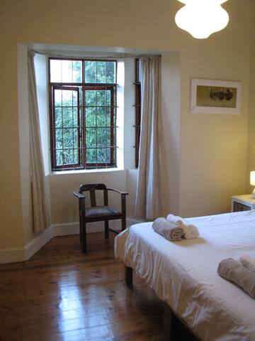 Spacious 6/8 bed Holiday Home THE TREE HOUSE gallery image 5