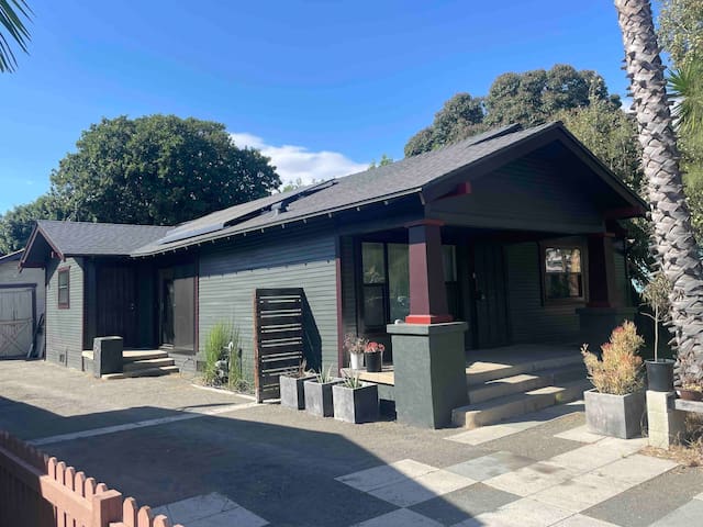 Cozy craftsman home in the Wilmore district