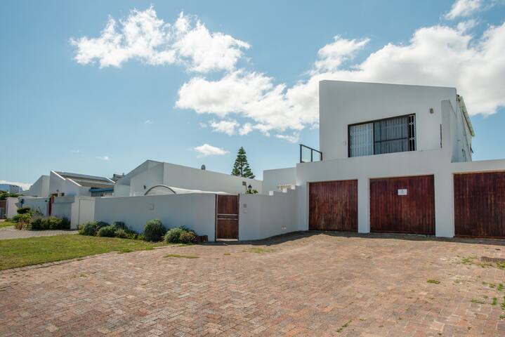 Safe Convenient Venue for Accommodation and Events gallery image 3