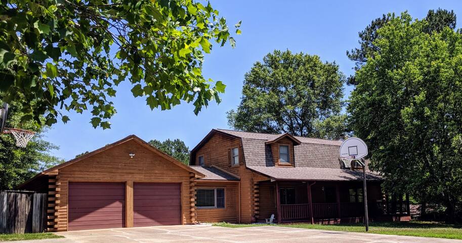 Beautiful log home with lots to do