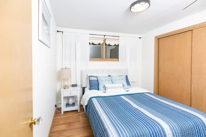 There is a queen bed in this bedroom too.