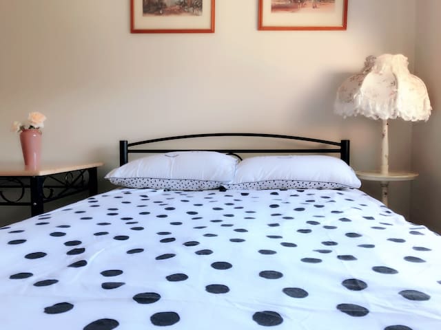 Room 8:Double Bed with soft water system