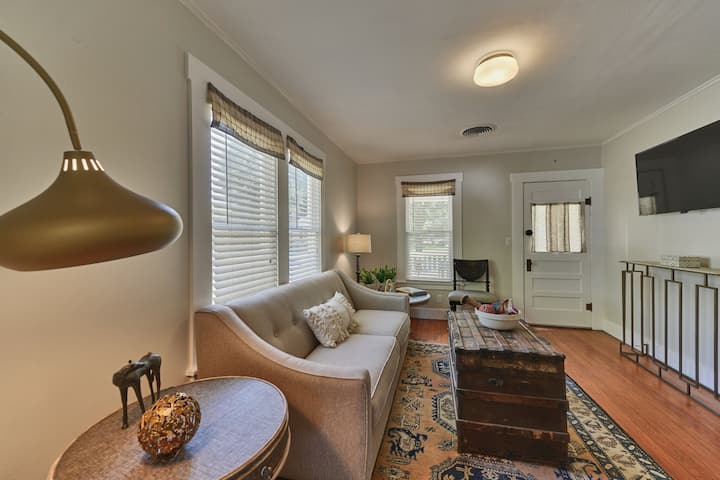 Mistletoe St, 3 Min Walk To Main St, Fenced Yard - Fredericksburg, TX