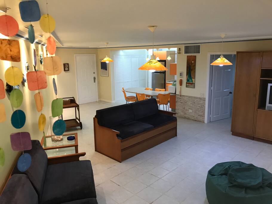 Sala amplia con 2 sofás cama
