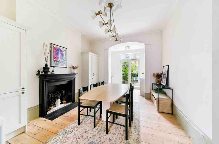 Stunning London Home, IDEAL location gallery image 5