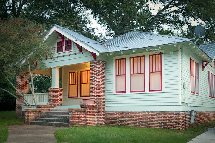 Cute Bungalow near Downtown Brenham