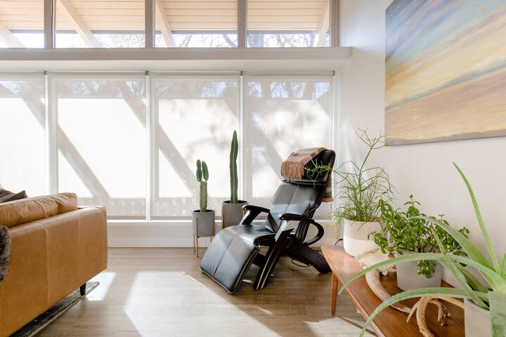 Hillcrest Manor-Mid Century Modern 1963 Art House gallery image 4