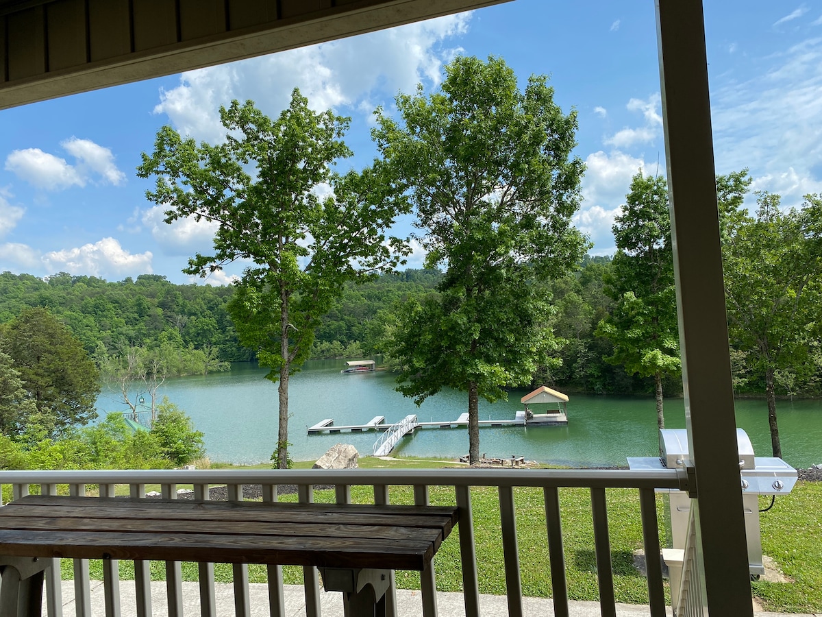 Chubby Bear's LakehouseNorris Lake Cottages for Rent in Jacksboro