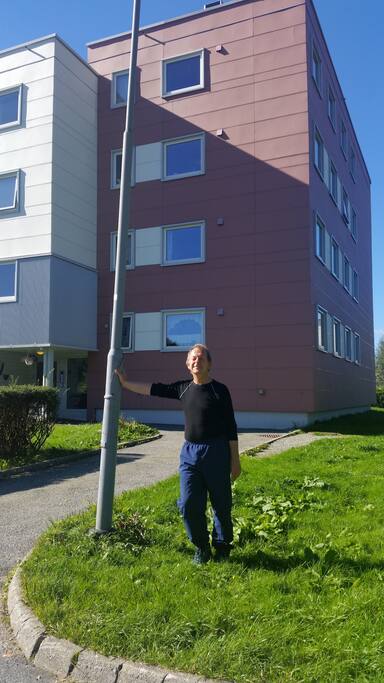 100 meters to the bus and grocery..