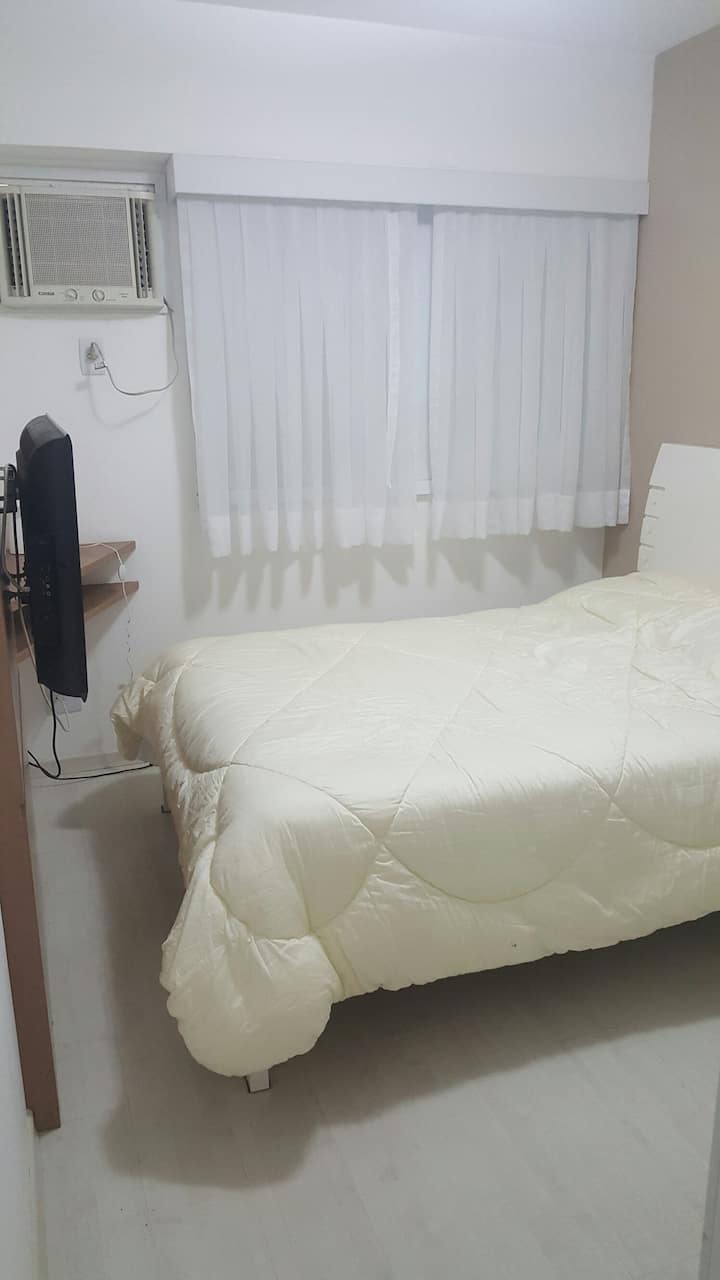 ห้องสวีทคู่พร้อมทีวีและเครื่องปรับอากาศ 