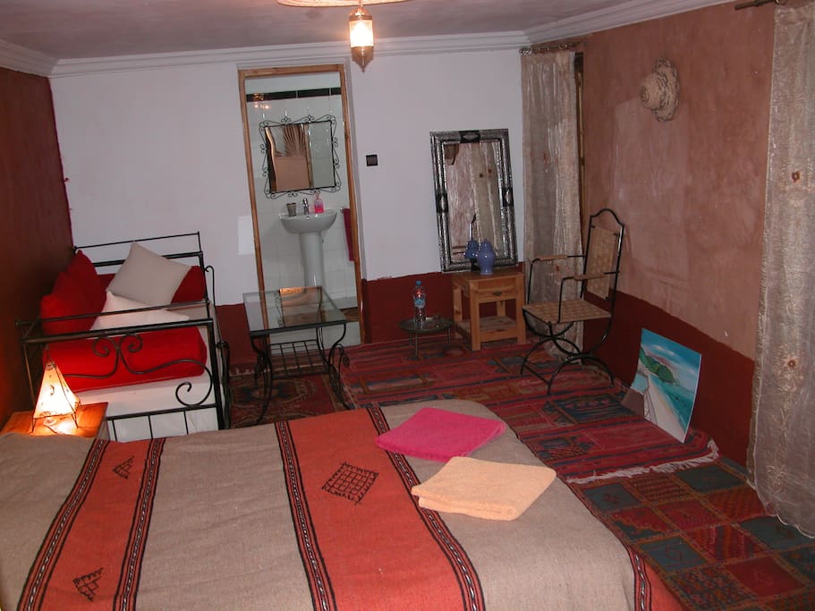 Atlas room. Facing Garden & Palmerai