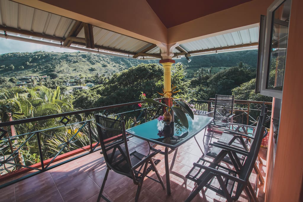 Balcony offering sunrise shining views, beautiful panorama overlooking the blue lagoon around the cat island and Gombranie islands