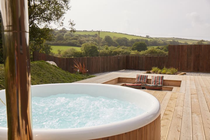 Lakeside Retreat & Hot Tub, Woolacombe 3mls