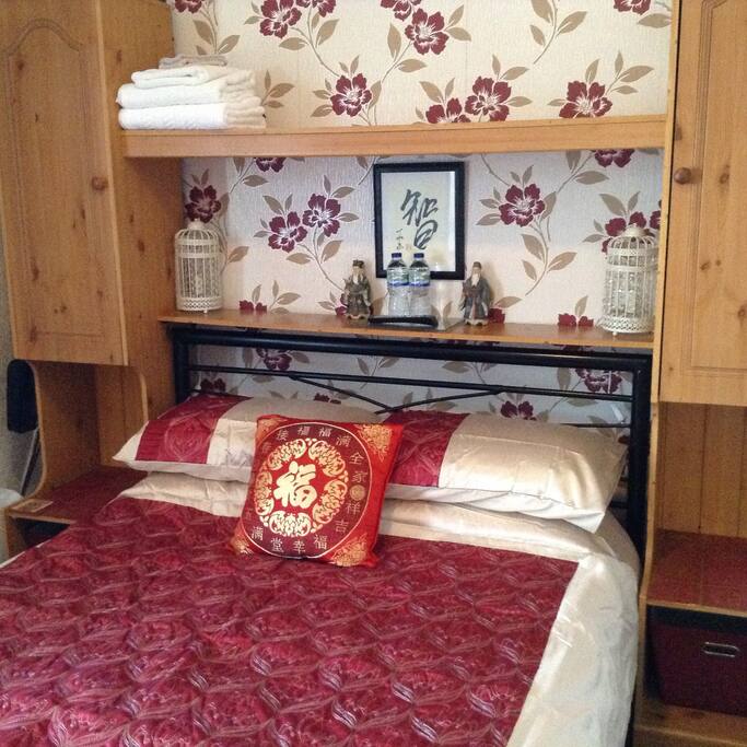 A STANDARD DOUBLE ENSUITE ROOM AIRBNB ROOM 2