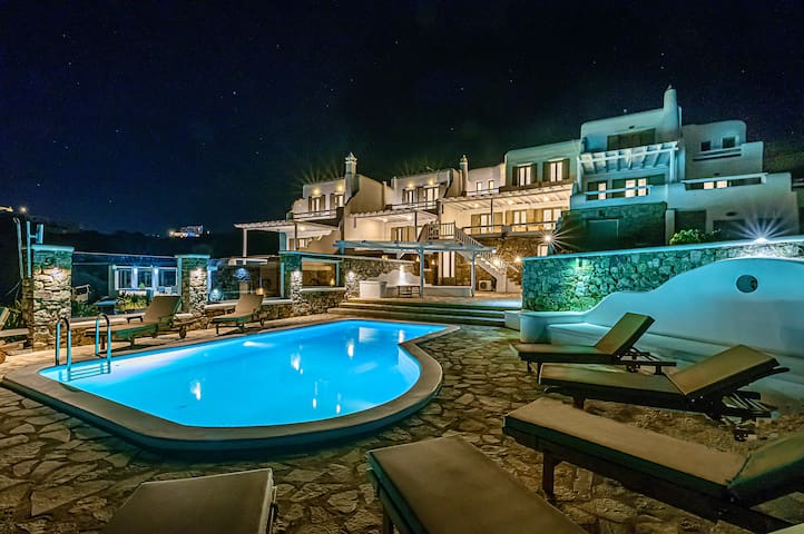 9 Muses Villa Thalia 5 BR with private pool!