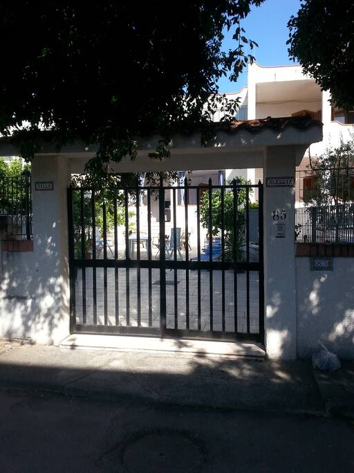 INGRESSO IN VIA DEI MELOGRANI