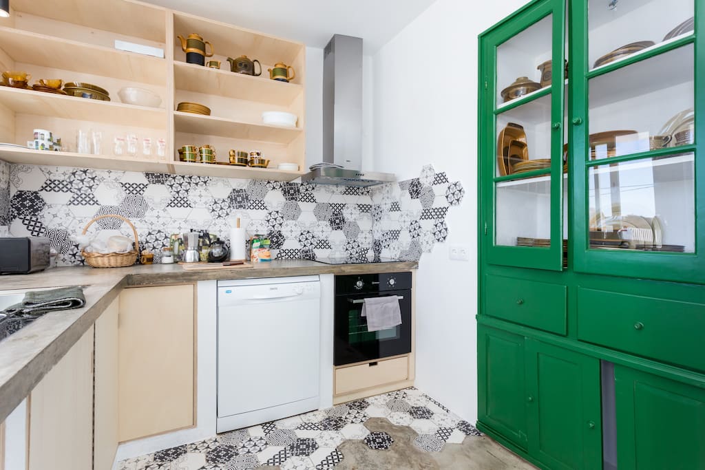 Fully equipped shared kitchen