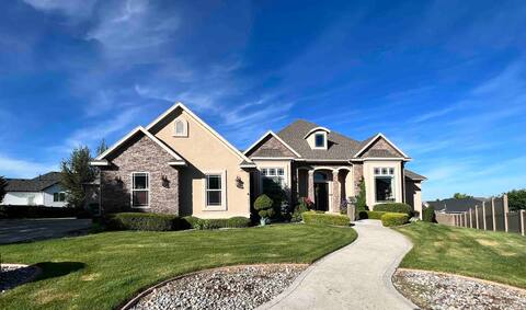 Beautiful 3000+ sq ft Private Basement w/Theater