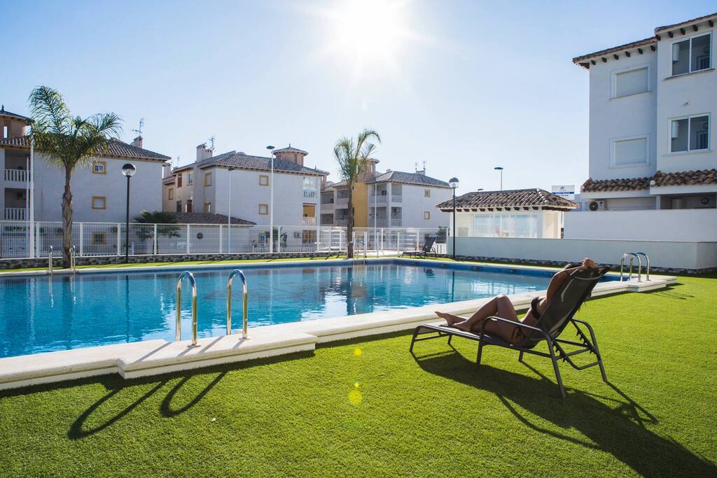 Swimming pool open from 09.00 pm to 21.00 pm.
