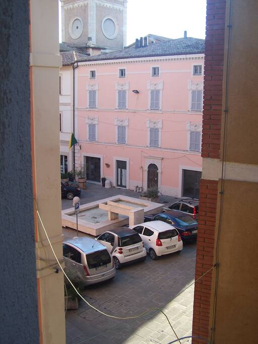 veduta esterna su Piazza Garibaldi