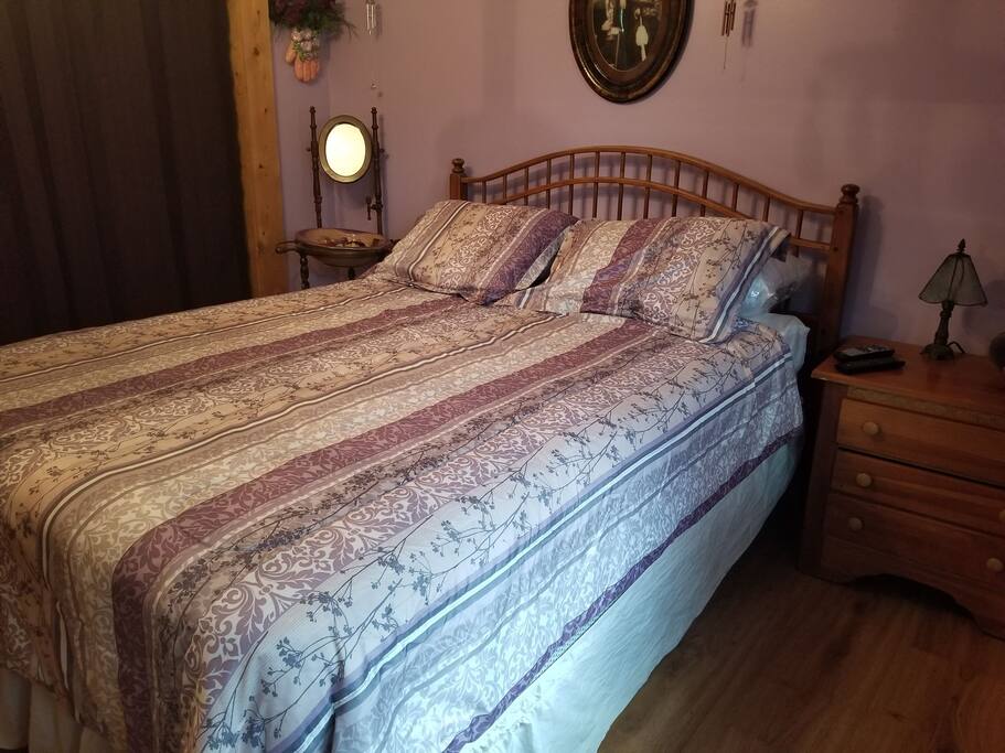 Cozy Queen lavender bedroom near bath,
office and The Garden Room.