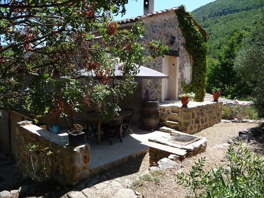 La terrasse et son barbecue