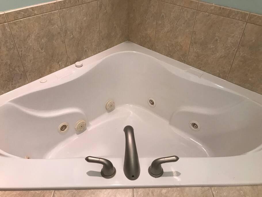 Master bath 3rd floor jetted tub