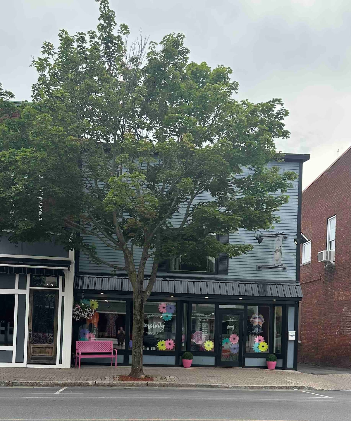 Sleep at Simplicity Downtown Loft & Boutique Lofts for Rent in