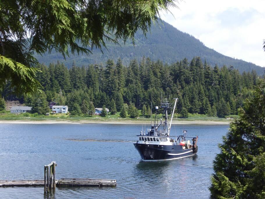 Watch passing boats from deck and living room