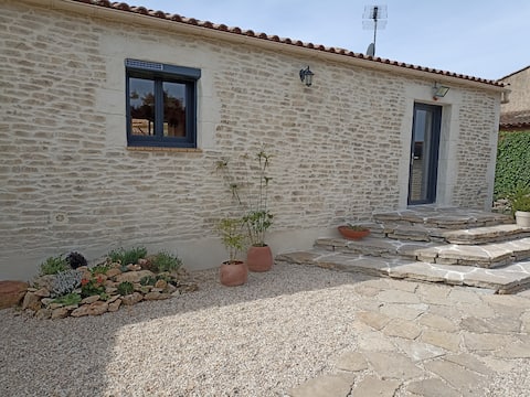 Family house with pool 5 minutes from Nîmes