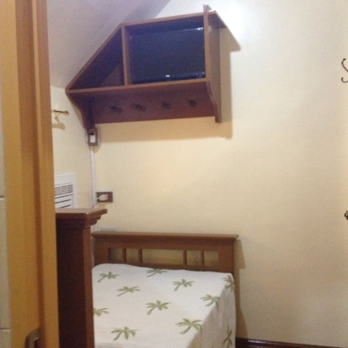 Cabinetry, tiled floor are of excellent quality. Bath is exquisitely furnished. excellent quality.