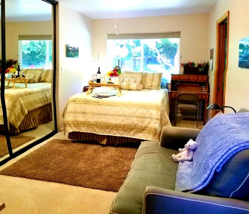 Large open room looks out to the wonderful ❤Waterfalls.