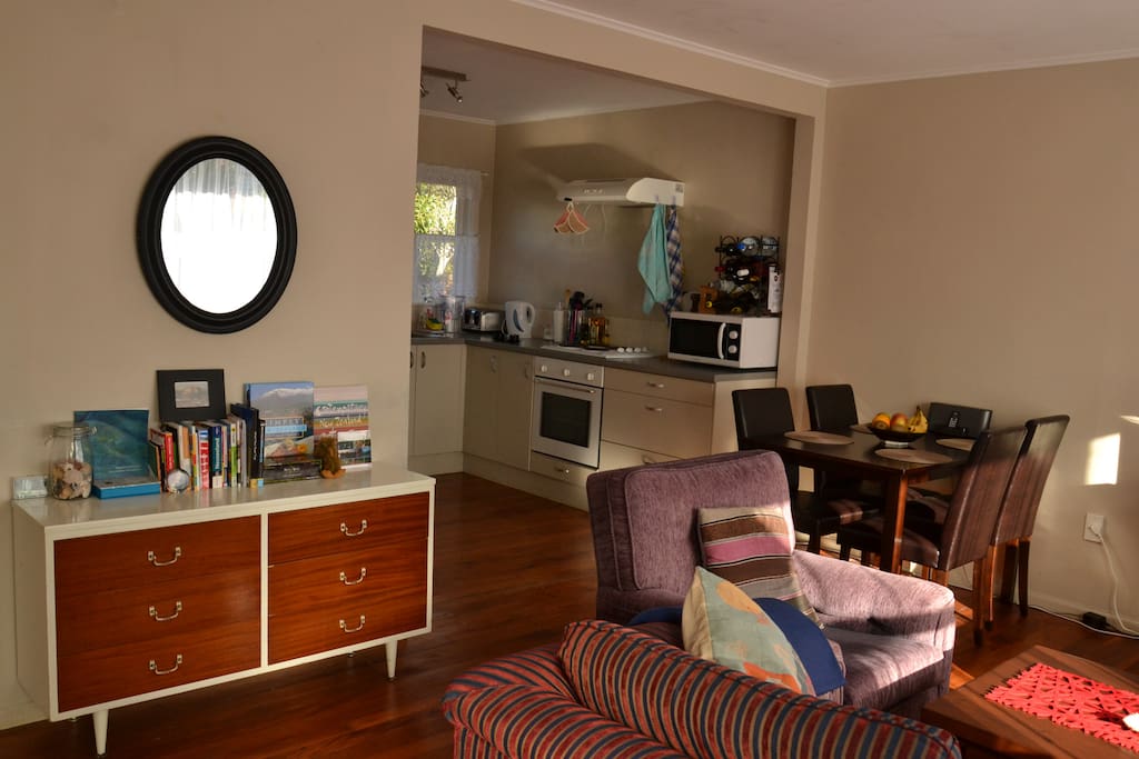 Lounge & Kitchen