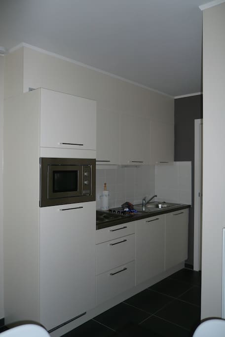 Fully equiped kitchen with grill-microwave and fridge/freezer
