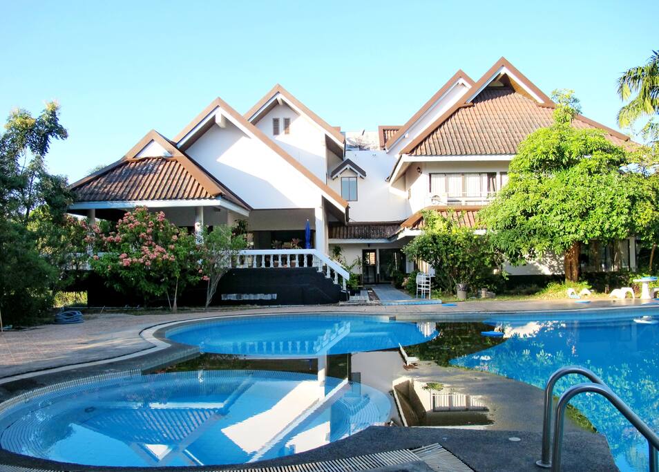 Pool view (The room is on the upper right)