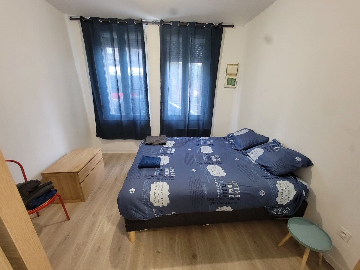 ห้องพักกว้างขวางริมถนนจะช่วยให้คุณพักผ่อนได้ 