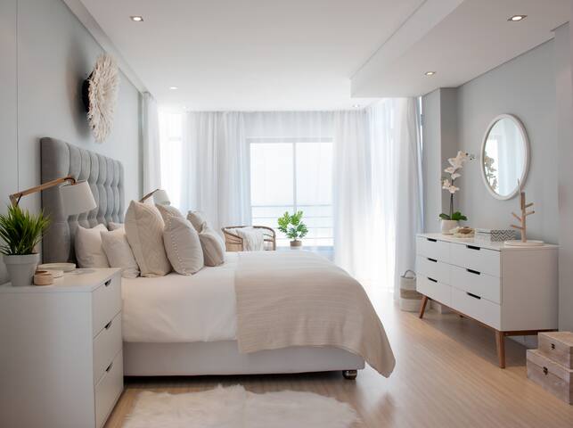 211 Eden on the Bay: Stylish Sea Facing Apartment gallery image 3