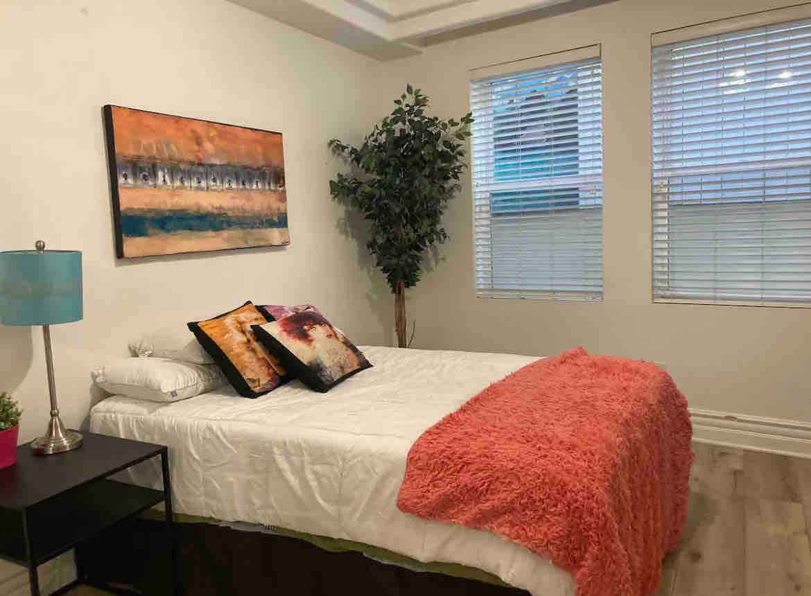 ห้องนอนที่ 2 
เตียงใหญ่