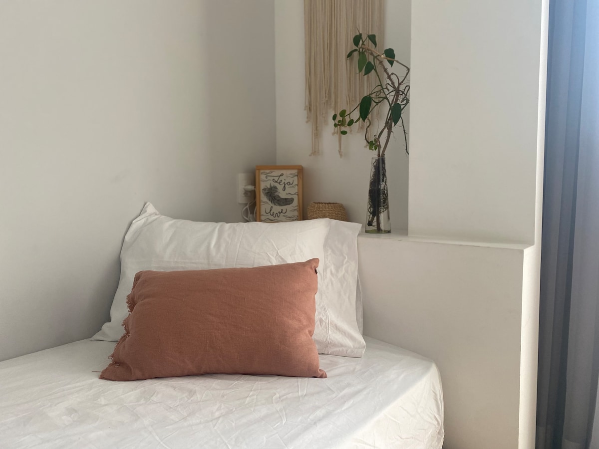 საძინებელი 1