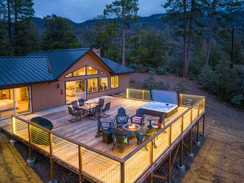 Mountain Retreat w/nature views, deck, hot tub, EV