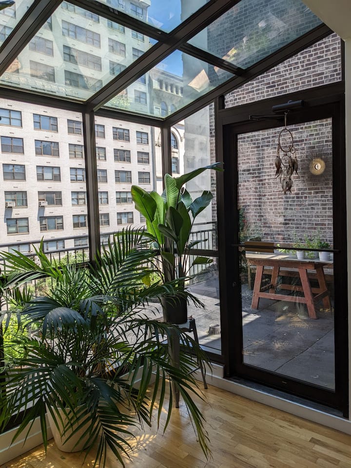 Greenhouse Studio apartment with private patio Apartments for Rent in