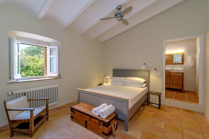 Спалня 5 със самостоятелен санитарен възел.