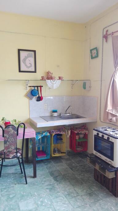 Meseta cocina, estufa y mesa