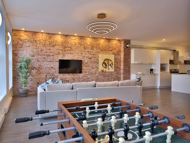 Elegant Condo in Old Montreal with Private Terrace gallery image 4