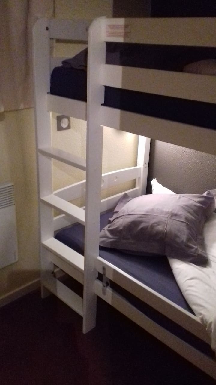 小木屋2张床