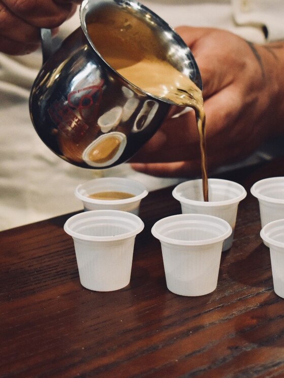 Show full-screen, host-provided image